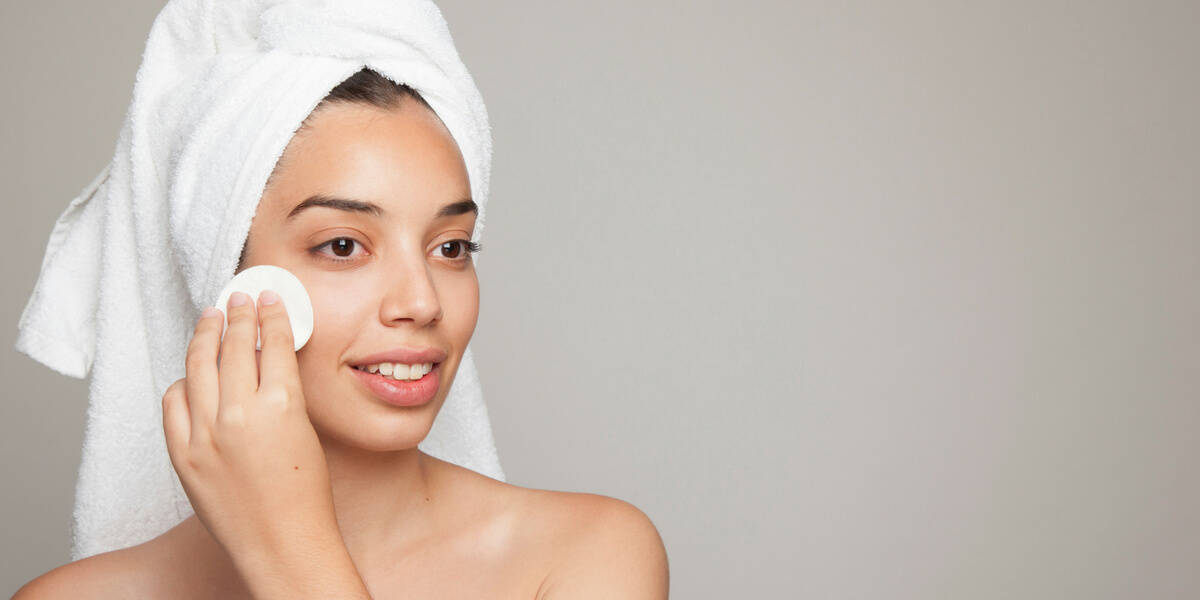 น้ำเกลือ เรื่องน่ารู้และข้อควรระวังสำหรับใช้ดูแลผิว