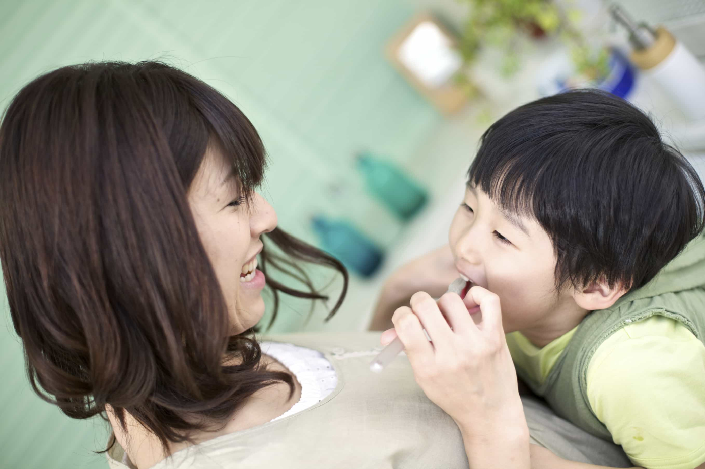 แปรงฟันให้ลูก และวิธีดูแลช่องปากที่ถูกต้อง