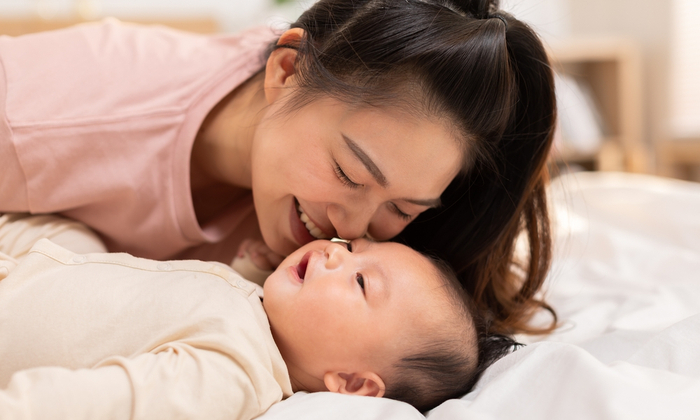 ทารกเป็นแผลในปาก เกิดจากการที่ผู้ใหญ่หอมแก้มได้หรือไม่