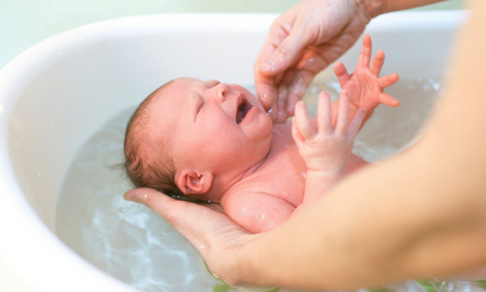 วิธีอาบน้ำทารก และการดูแลร่างกายส่วนต่าง ๆ