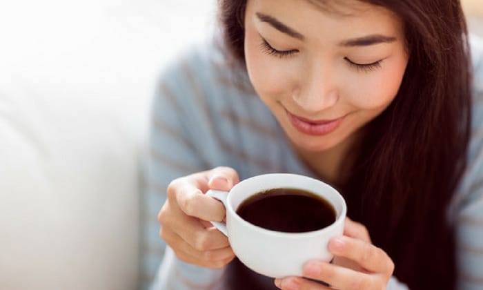 กาแฟ ประโยชน์ และข้อควรระวังในการบริโภคที่ควรรู้