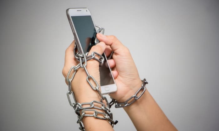 สัญญาณเตือนที่บอกว่าคุณ ติดมือถือ มากเกินไปแล้ว