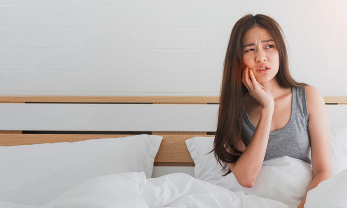 วิธีบรรเทาอาการปวดฟันด้วยตัวเอง ก่อนไปพบทันตแพทย์ ทำได้อย่างไรบ้าง