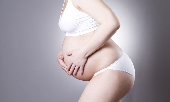 น้ำคร่ำแตก หรือ น้ำเดิน สัญญาณและวิธีรับมือที่ควรรู้