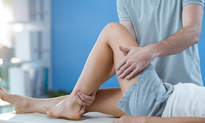 บรรเทาอาการปวดเข่า ด้วยเคล็ดลับดีๆ จากนักกายภาพบำบัด