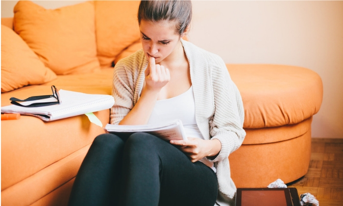 กัดเล็บ ส่งผลเสียไหม ทำอย่างไรให้เลิกนิสัยชอบกัดเล็บ