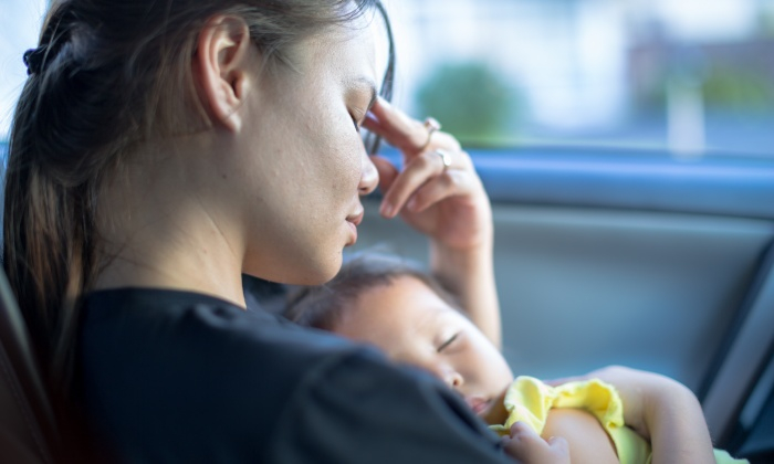 ปวดหัวขณะให้นมลูก เกิดจากสาเหตุใด