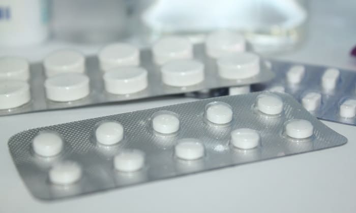 อีเซทิไมบ์ และอะทอร์วาสแตติน (Ezetimibe and Atorvastatin)