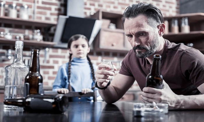 พ่อแม่ติดเหล้า ส่งผลกับลูกอย่างไรบ้าง