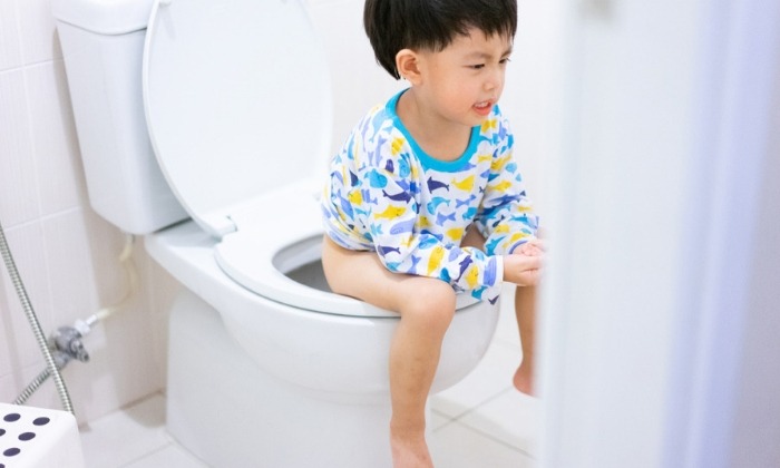 ลูกท้องผูก สาเหตุ อาการ วิธีรับมือ