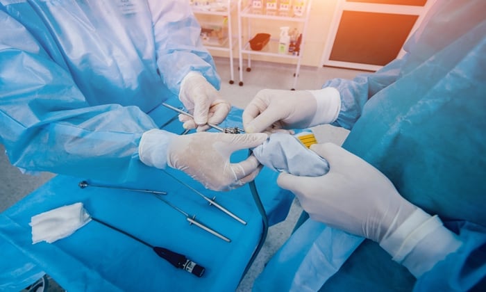 ผ่าตัดข้อเท้าด้วยวิธีส่องกล้อง (Ankle Arthroscopy)