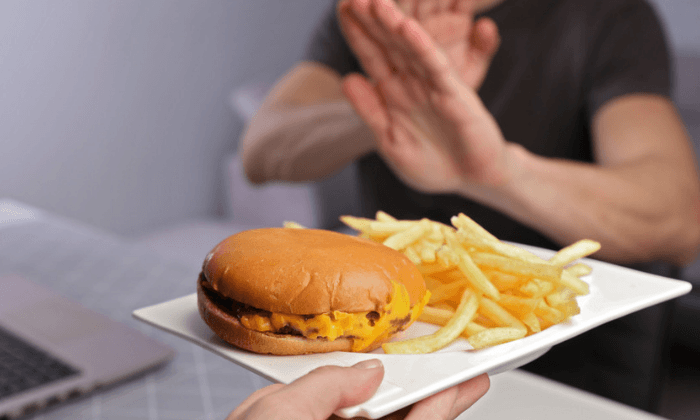 อาหารคอเลสเตอรอลสูง ที่ควรหลีกเลี่ยงมีอะไรบ้าง เพื่อป้องกันโรคหัวใจ