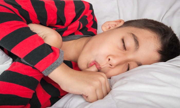 ลูกดูดนิ้ว ไม่ยอมเลิก พ่อแม่จัดการกับพฤติกรรมนี้ได้อย่างไรบ้าง