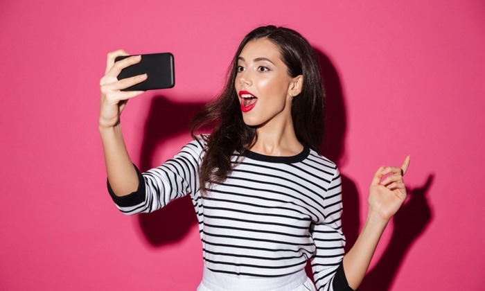 เซลฟี (Selfie) เป็นประจำ เป็นอาการของ โรคหลงตัวเอง หรือเปล่า