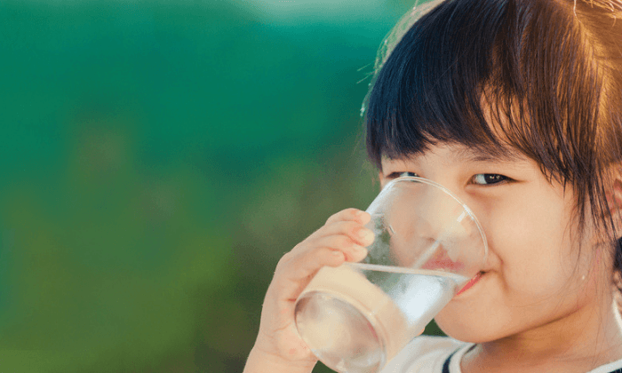 เด็กดื่มน้ำ มากแค่ไหน ถึงจะเพียงพอและเหมาะสม