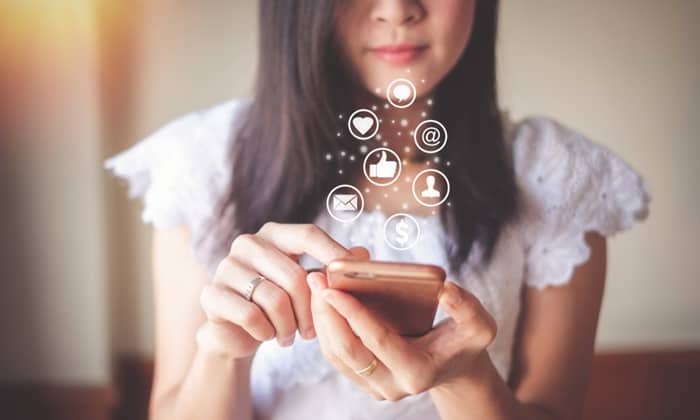 โซเชียลมีเดีย ดีท็อกซ์ คืออะไร ทำแล้วดีต่อสุขภาพจิตหรือเปล่า