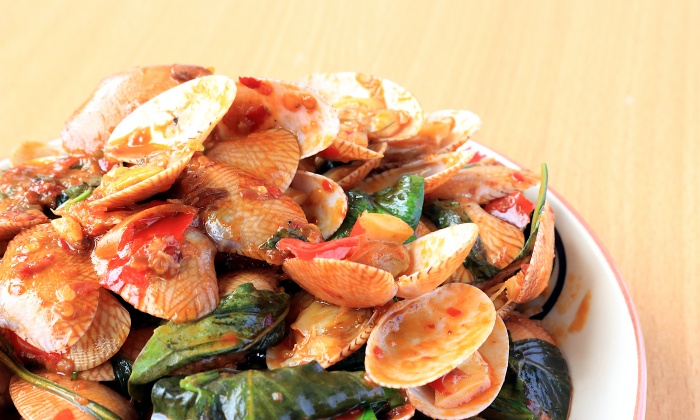 สูตรหอยลายผัดพริกเผา ใบโหระพากรอบ