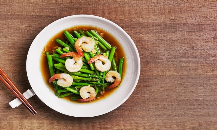 สูตรผัดหน่อไม้ฝรั่งกุ้งสด และประโยชน์ต่อสุขภาพ