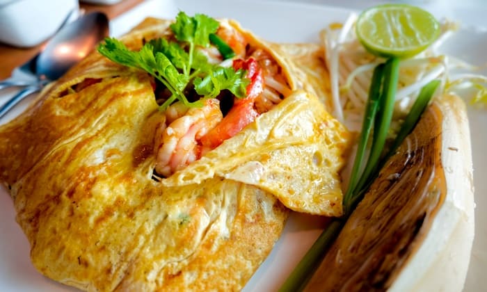 สูตรผัดไทยห่อไข่ และประโยชน์ต่อสุขภาพ