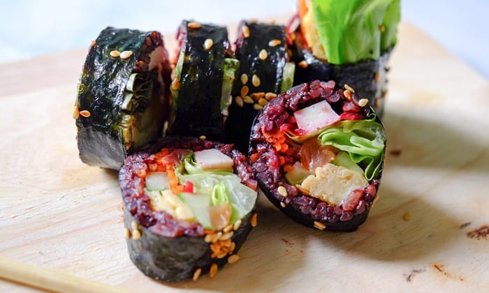 สูตรซูชิข้าวกล้องแดงไก่ย่าง สารอาหารครบถ้วน ดีต่อสุขภาพ