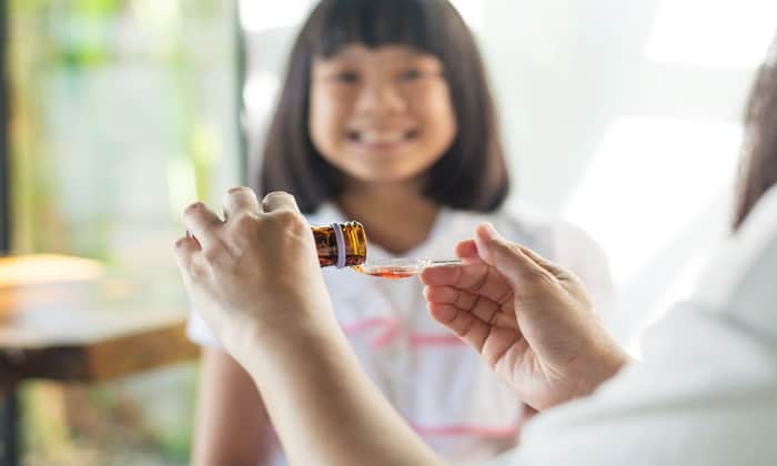 วิธีป้อนยาเด็ก ที่อาจช่วยให้ลูกกินยาง่ายขึ้น