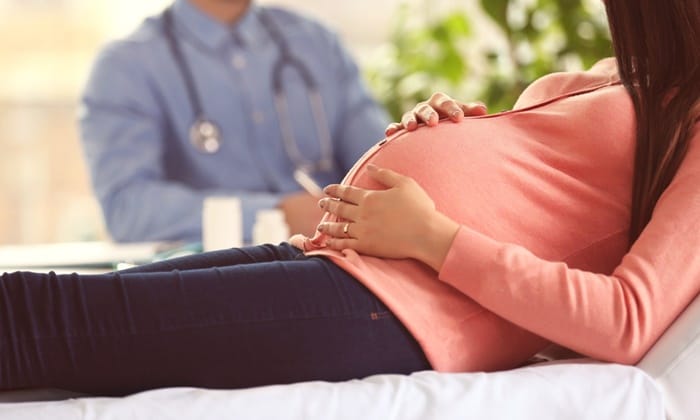 อาหารเป็นพิษขณะตั้งครรภ์ คุณแม่ควรดูแลตัวเองอย่างไร