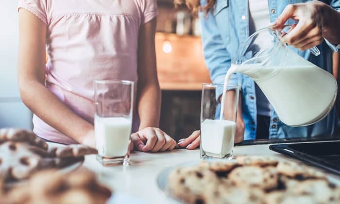 กินนมหมดอายุ อันตรายหรือเปล่า เก็บนมอย่างไรให้อยู่ได้นานขึ้น