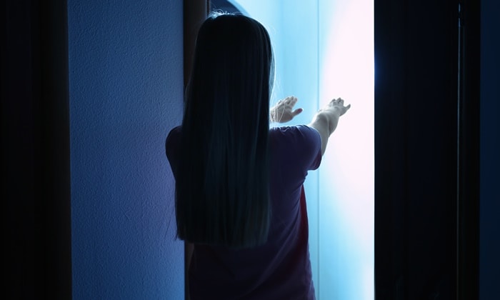 อาการละเมอ (Somnambulism) ไม่ใช่เรื่องตลก แต่อาจส่งผลเสียต่อสุขภาพ