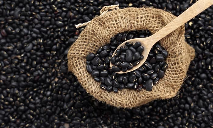 6 อาหารสีดำ เอาใจสายสุขภาพแบบเท่ๆ สไตล์มินิมอล