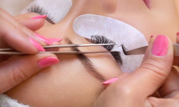 อันตรายจากการ ต่อขนตา ที่คุณควรไตร่ตรองก่อนใช้บริการ