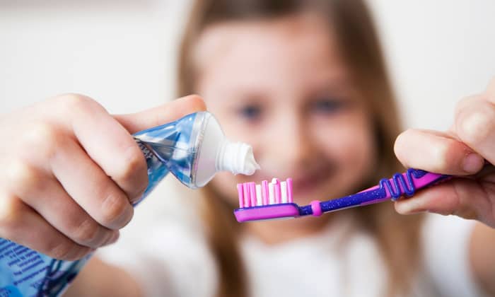 แปรงฟันแห้ง คืออะไร ดีต่อสุขภาพฟันเด็กอย่างไร