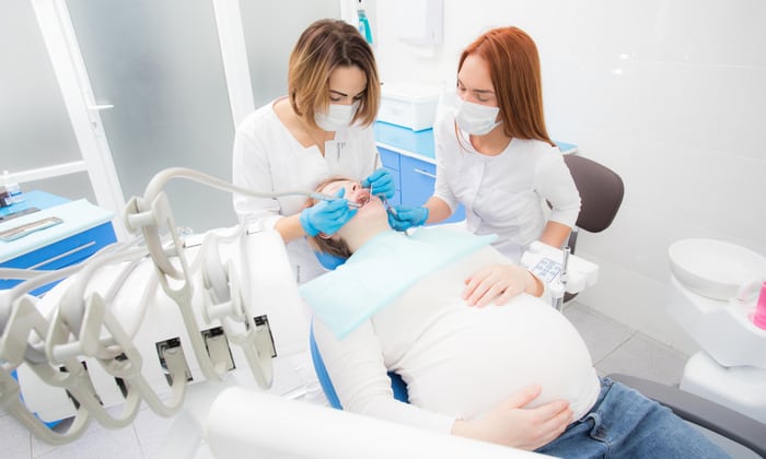 คุณแม่ตั้งท้องไปทำฟัน มีความเสี่ยงต่อสุขภาพหรือไม่