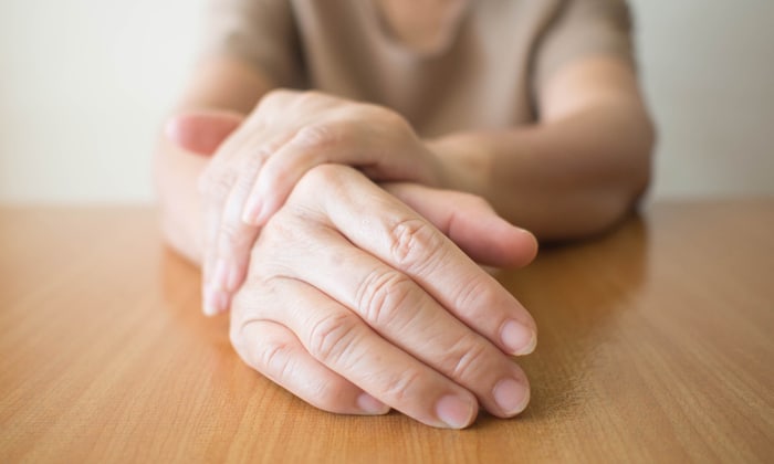 มือสั่น บ่อยๆ อาจเป็นหนึ่งสัญญาณของโรคร้ายที่คุณไม่เคยรู้