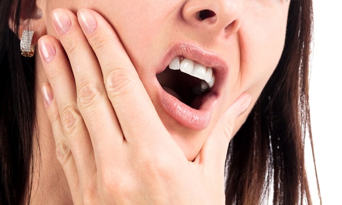 เป็นโรคกรดไหลย้อน จะดูแลสุขภาพฟันอย่างไร ให้ห่างไกลจาก ฟันสึกกร่อน