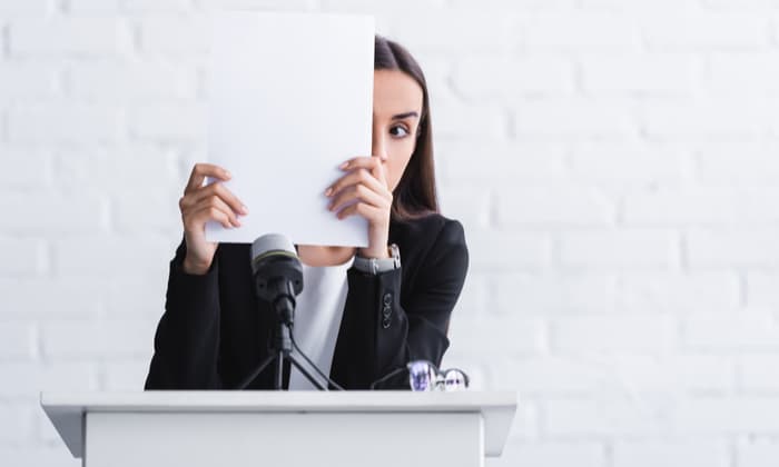 ทำอย่างไร เมื่อฉัน กลัวการพูดในที่สาธารณะ