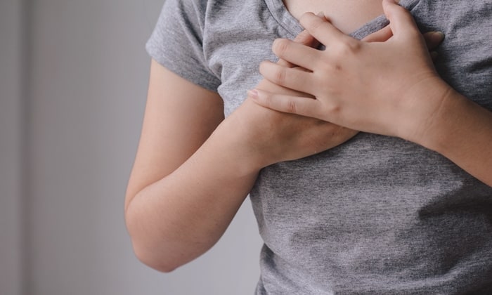 เจ็บหน้าอก เป็นเพราะโรควิตกกังวล หรือโควิด-19