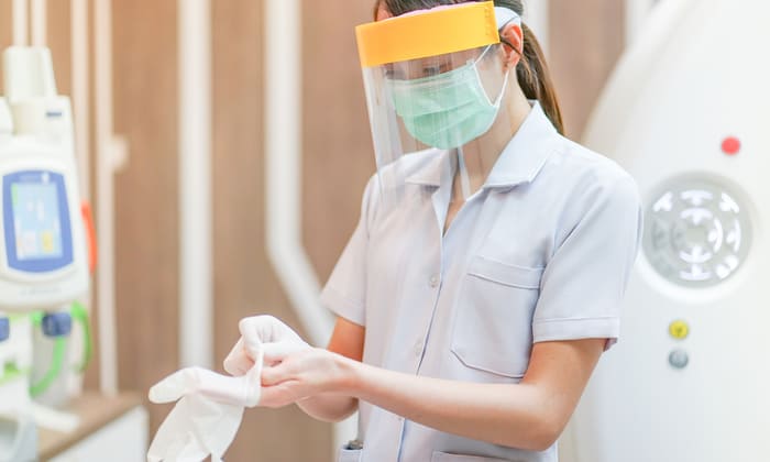 หน้ากากพลาสติก (Face Shield) ตัวช่วยในการป้องกันตนเองจาก เชื้อโควิด-19