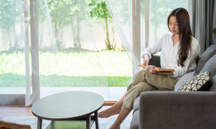 วิธีจัดการกับความเหงาในช่วงกักตัวอยู่บ้าน เพื่อลดความเสี่ยงการติดโรคโควิด-19