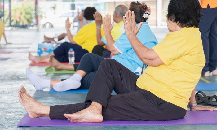 โยคะกับผู้สูงอายุ ไปด้วยกันได้หรือควรจะต้องเลี่ยง?