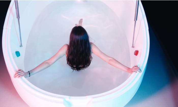 การบำบัดด้วยการลอยตัวในน้ำเกลือ ทางเลือกใหม่สำหรับผู้ที่ไม่ชอบการนวด