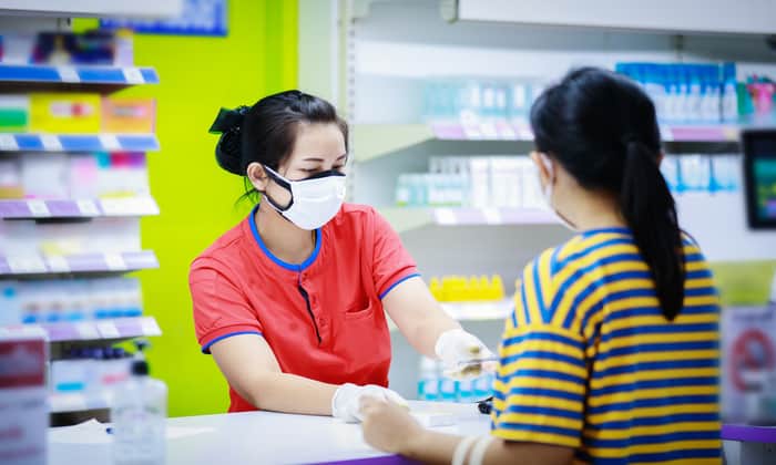เภสัชกรควรรู้! เปิดร้านขายยา ในช่วงที่ โรคโควิด-19 ระบาดอย่างไร ให้ ปลอดภัยทั้งผู้ขาย-ผู้ซื้อ