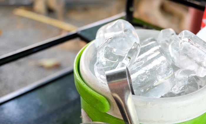 รู้หรือไม่! เสพติดการเคี้ยวน้ำแข็งตลอดเวลา อาการแบบนี้เสี่ยงเป็น โรคติดน้ำแข็ง