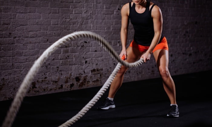 Battle rope เทรนด์ การออกกำลังกายด้วยเชือก ที่ช่วยเผาผลาญไขมันและสร้างกล้ามเนื้อ