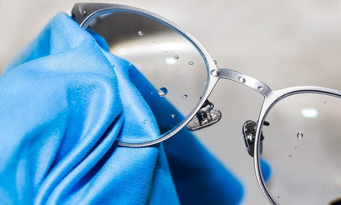ทำความสะอาดแว่นสายตา ของคุณให้เหมือนใหม่อยู่เสมอ