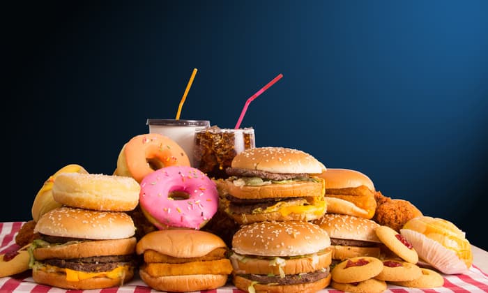 อาหารเสี่ยงความดันสูง แบบไหนบ้างที่ควรเลี่ยง