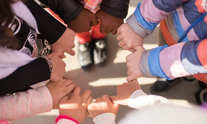 วิธีพูดคุยกับลูก เกี่ยวกับเรื่อง การเหยียดสีผิว