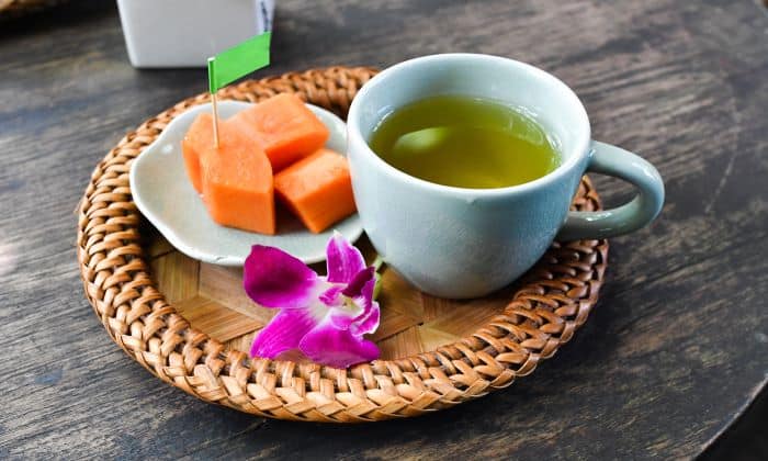 ชาใบมะละกอ อีกหนึ่งเครื่องดื่มเพื่อสุขภาพ ทำง่ายเพียงแค่ใช้ ใบมะละกอ