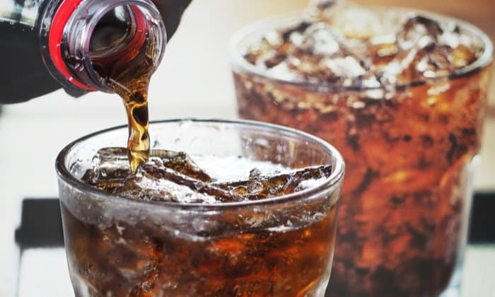 งานวิจัยใหม่ยืนยัน ดื่มน้ำอัดลม 2 แก้วต่อวัน เสี่ยงต่อการเสียชีวิตได้ไวขึ้น!