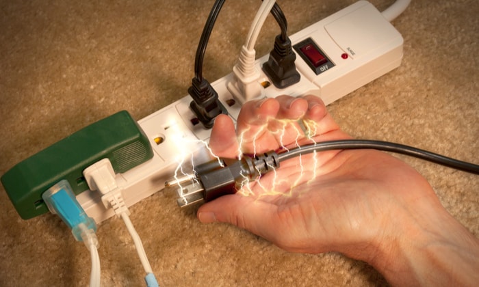 วิธีช่วยเหลือผู้ที่ได้รับบาดเจ็บจากการถูก ไฟดูด ไฟช็อต อย่างปลอดภัย