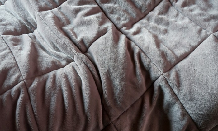 ผ้าห่มถ่วงน้ำหนัก (Weighted Blankets) นวัตกรรมใหม่ สำหรับคนนอนหลับยาก